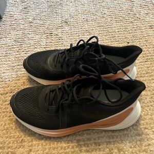Black and Tan Women's Athletic Shoes